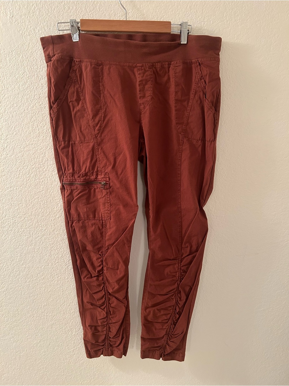 Women’s Rust Cargo Jogger Pants